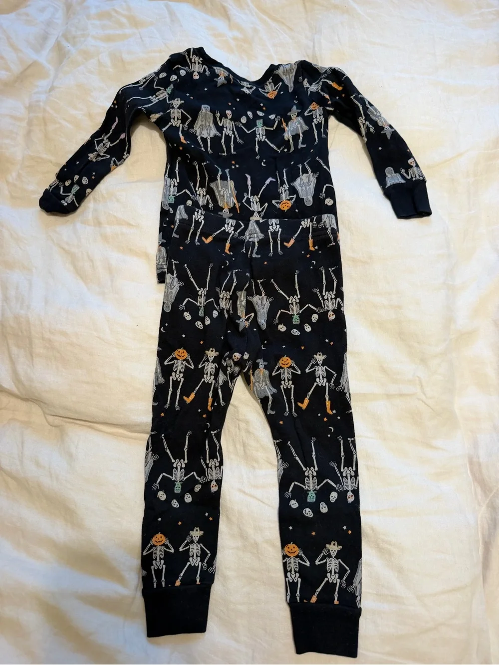 Old Navy Black Skeleton & Pumpkin Halloween pajama set-5T